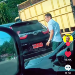 Viral aksi pergantian plat mobil dinas